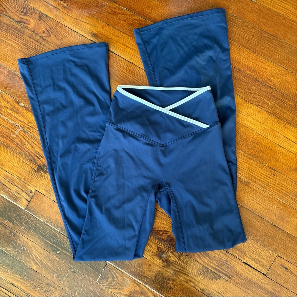 NWOT \\ active crossover waist flare pants